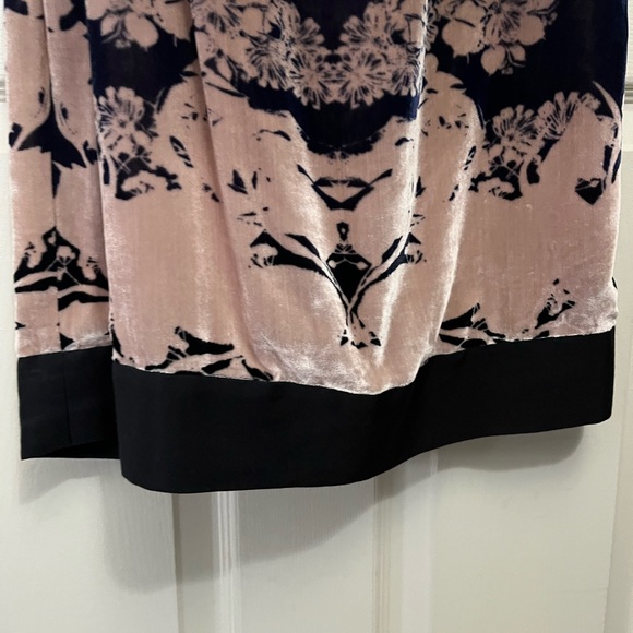 Diane Von Furstenburg Silk Blend medallion Patterned Velvet Dress - Picture 8 of 10